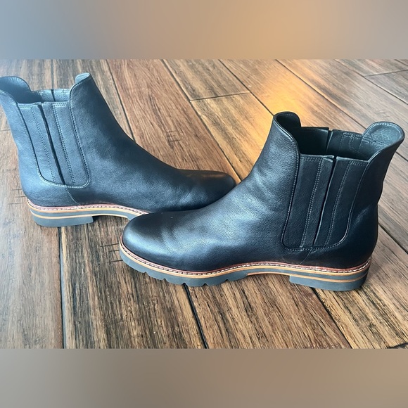 Stuart Weitzman Black Leather Chelsea Boot - Picture 4 of 7